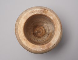 Kanope mit Deckel in Form eines Falkenkopfes