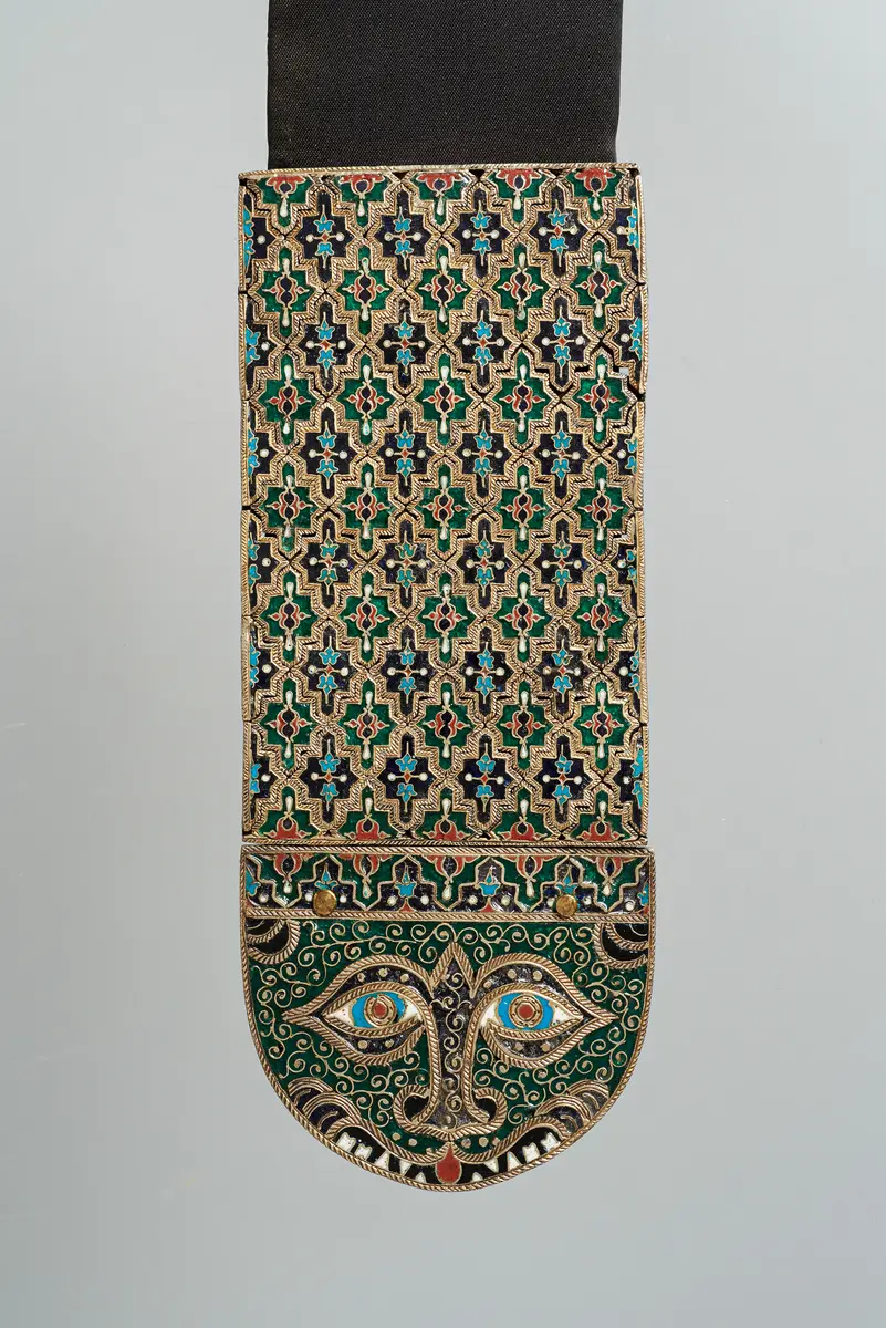 Vier Riemenzungen eines königlichen Pferdezeuges, so genannter Alhambra-Stil