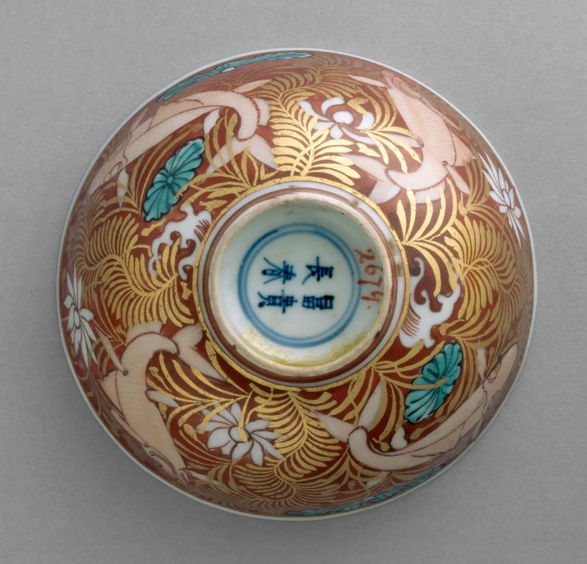 Schale mit Golddekor