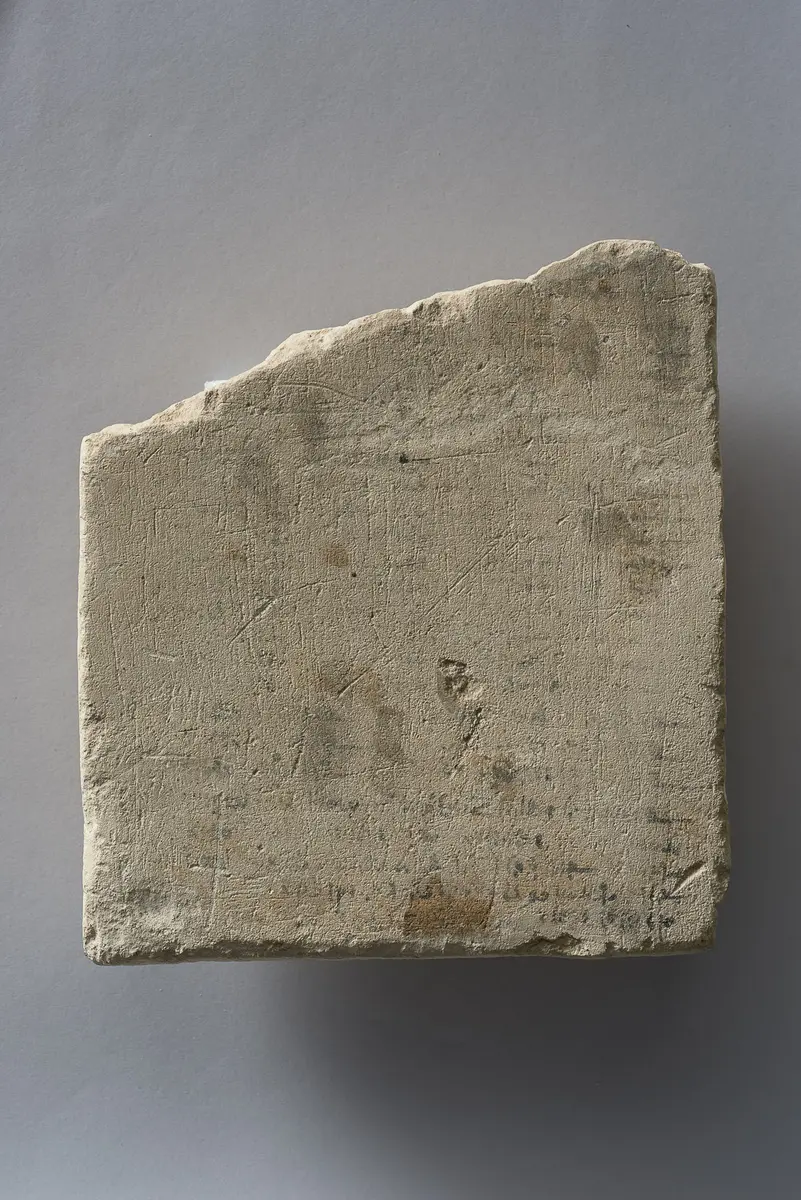 Apis-Stele mit demotischer Aufschrift