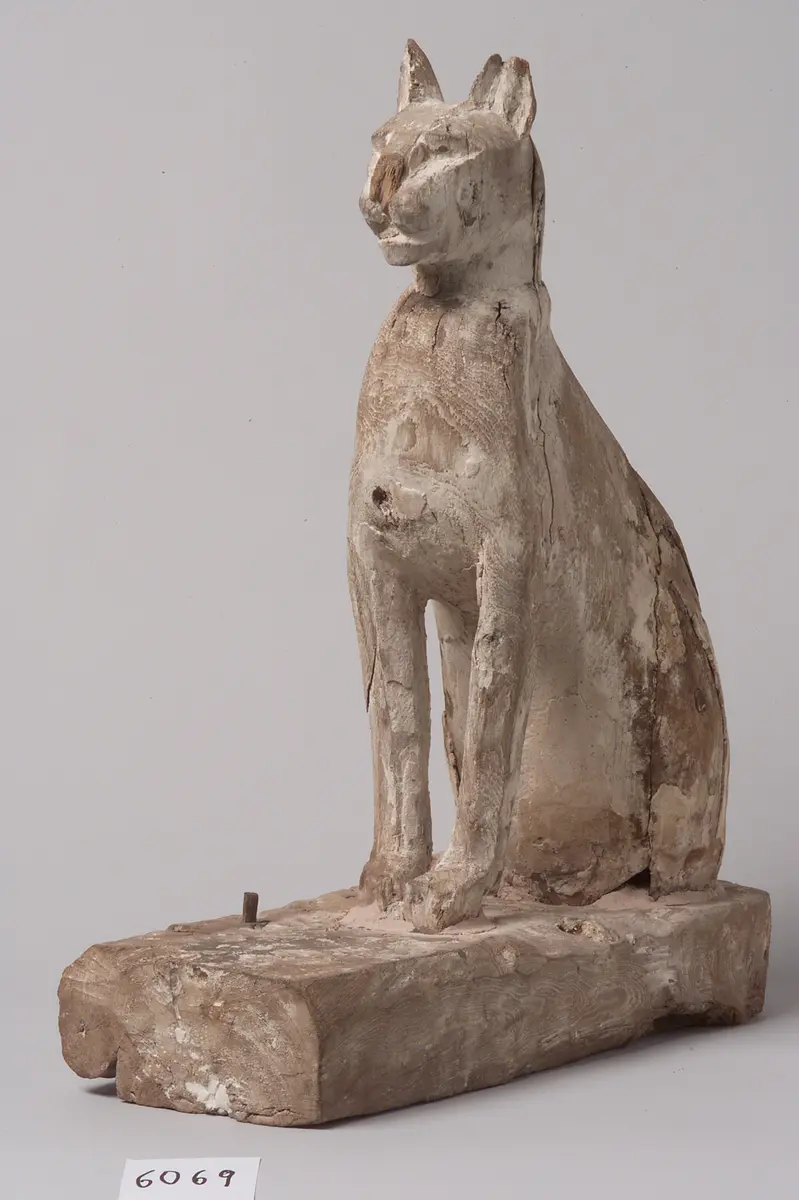 Katzenförmiger Sarg für eine Katzenmumie