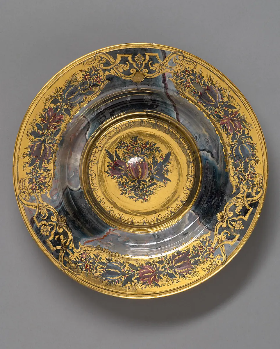 Teller mit Golddekor