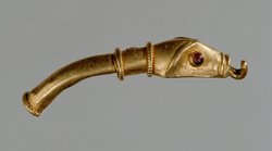 Fragment eines Armringes mit Tierkopfschließe