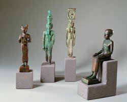 Göttin Bastet, stehend