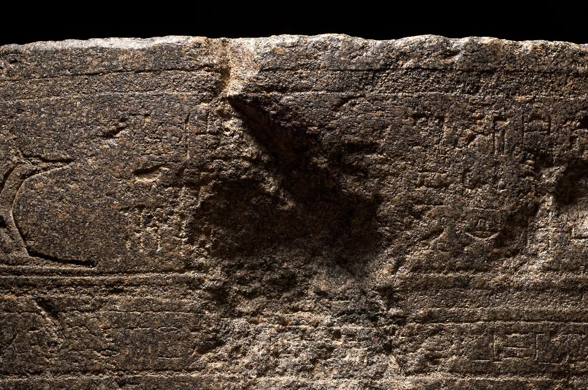 Unterteil des Sarkophags des In-her-nechet
