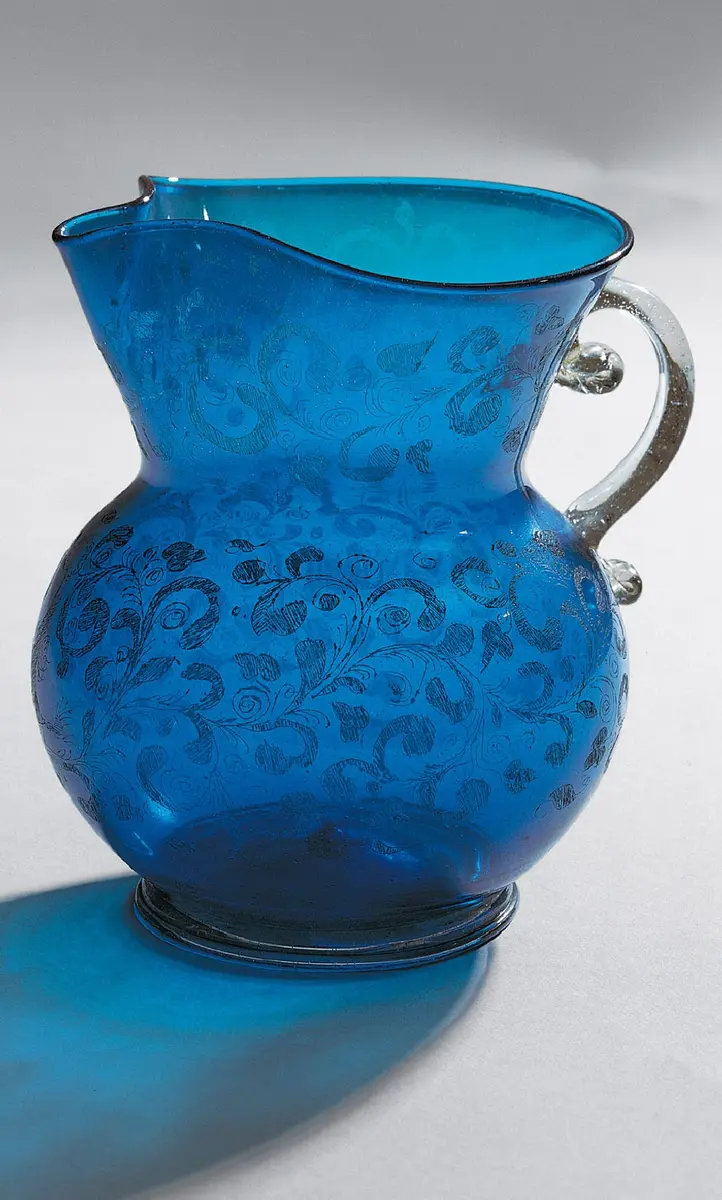 Blaue Kanne mit Diamantgravur