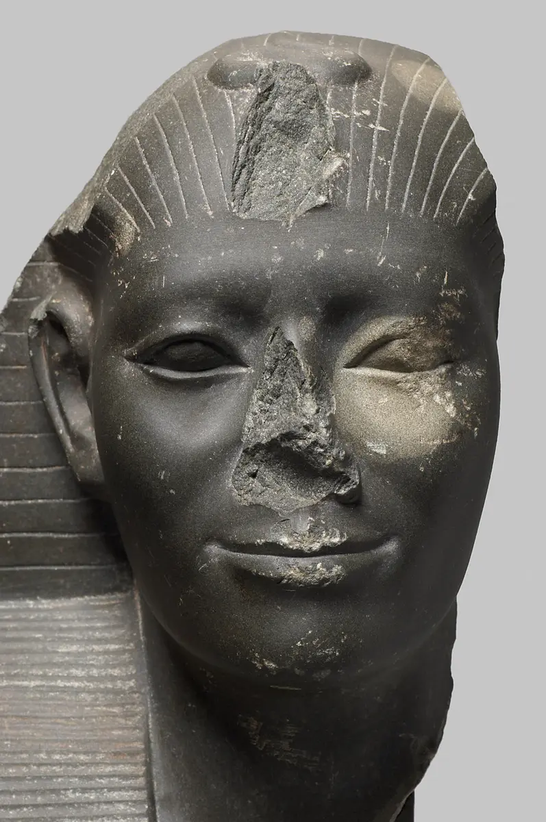 Büste einer Statue von König Amenemhet V. Sechemkare
