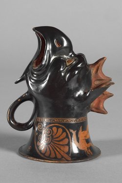 Rhyton mit Greifenkopf