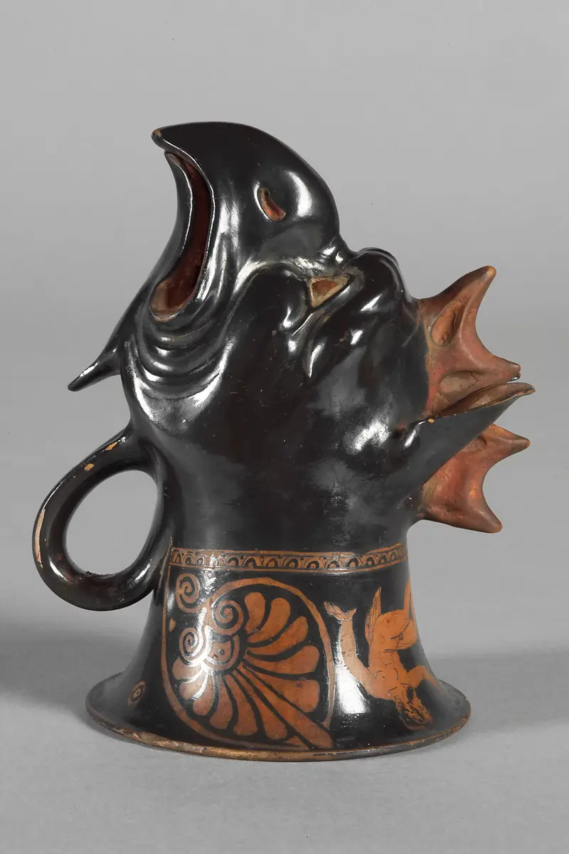 Rhyton mit Greifenkopf