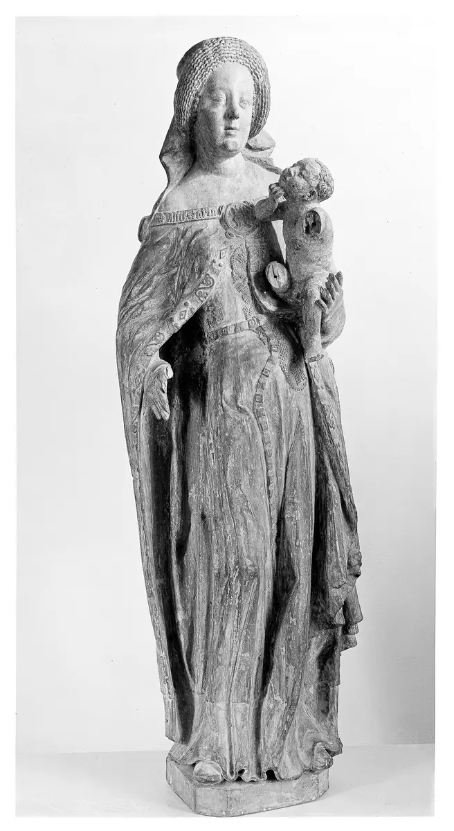 Stehende Madonna aus Holz, um 1380, leicht gedrehte Ansicht