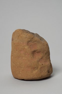 Fragmentierter Grabkegel des Denereg