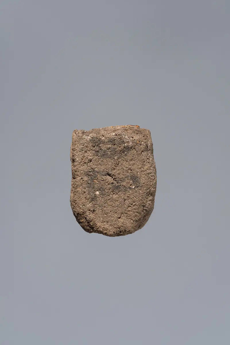Fragmentierte Ächtungsfigur mit Aufschrift