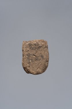 Fragmentierte Ächtungsfigur mit Aufschrift