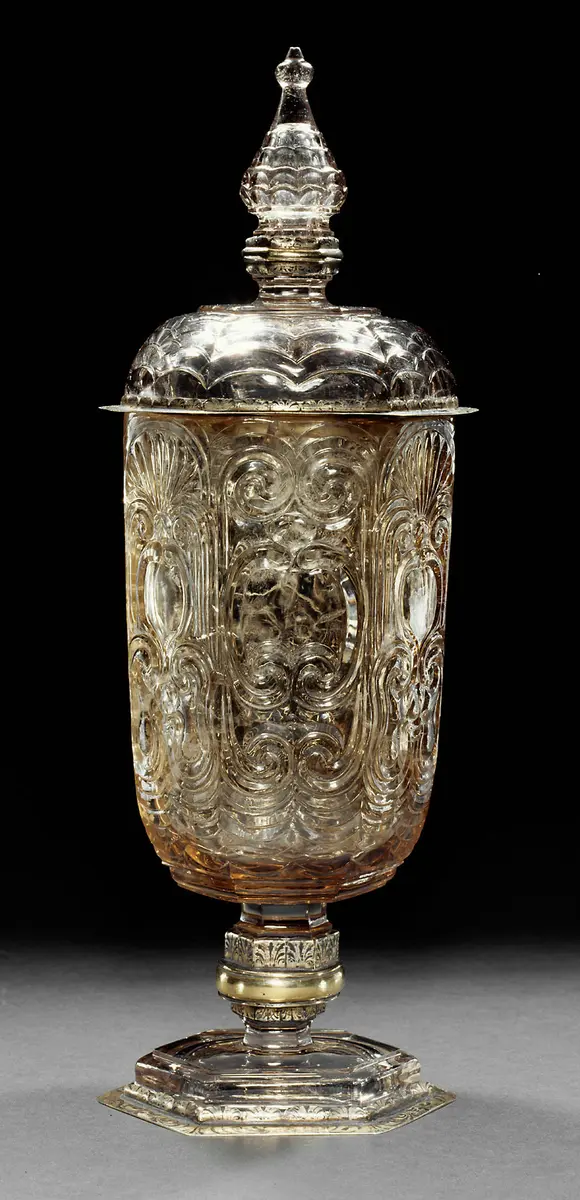 Großer Deckelpokal