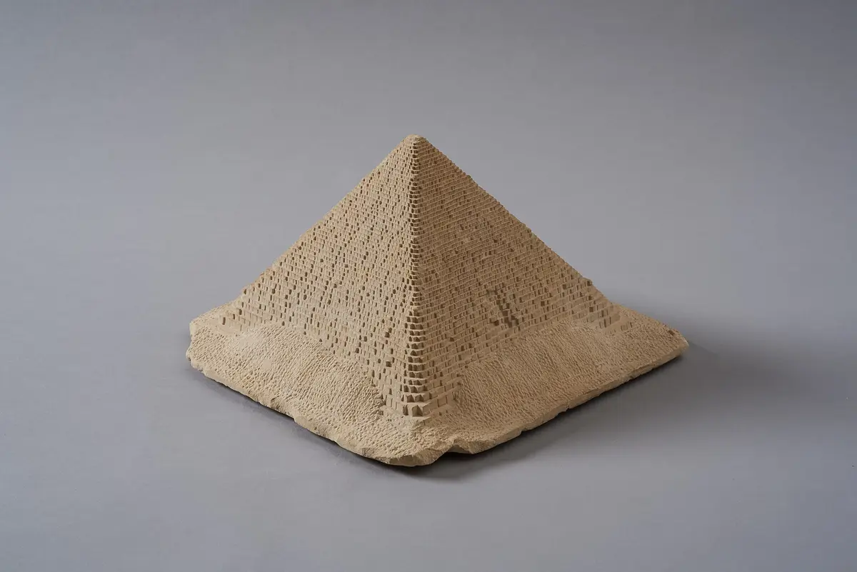 Modell der Cheops-Pyramide