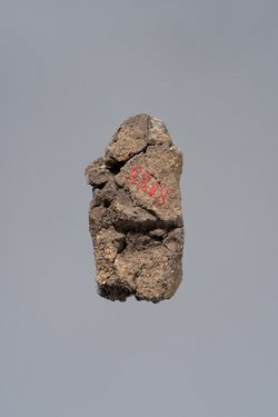 Ächtungsfigur mit Aufschrift