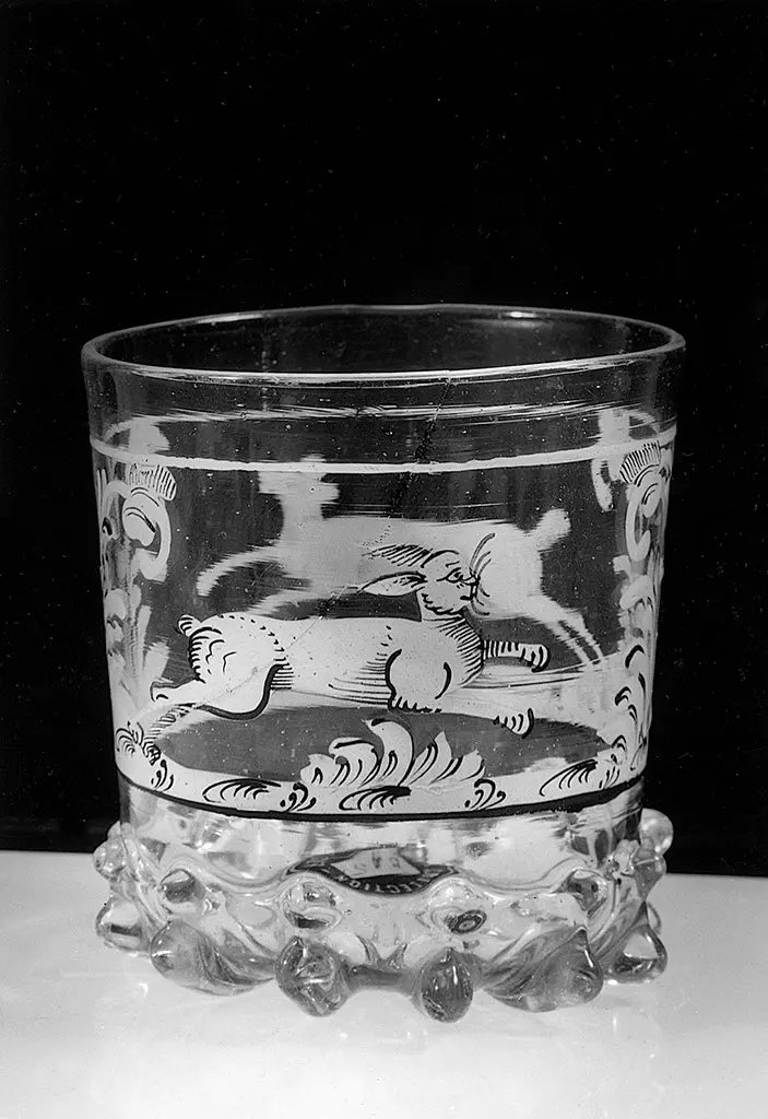 Becher mit Hasenhatz