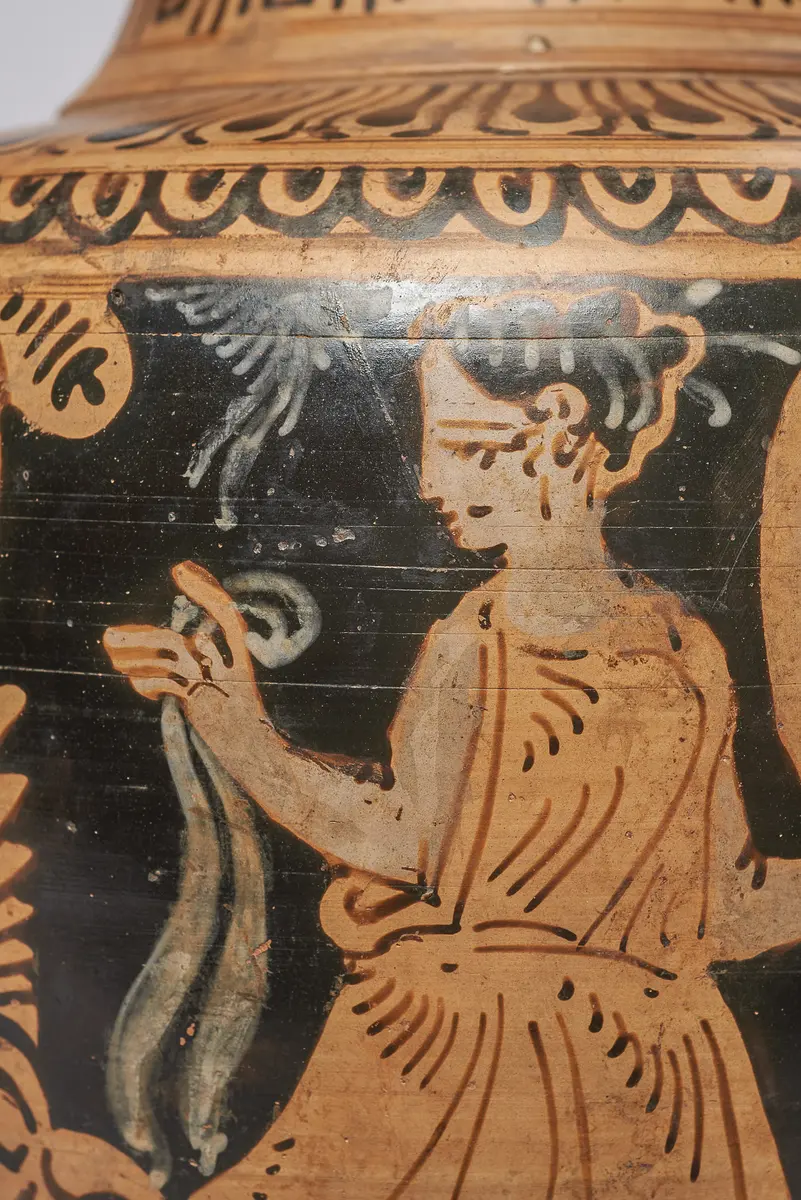 Halsamphora mit Deckel: Satyrn und Mänaden // Mädchen mit Tympanon