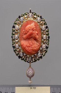 Medaillonkapsel mit Porträt Kaiser Ferdinands III. (VS); Porträt EH Leopold Wilhelm mit Devise (RS)