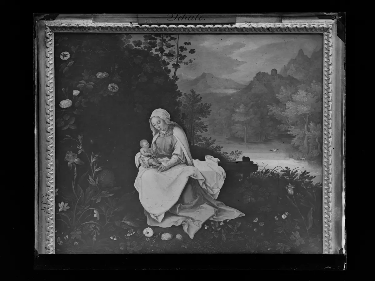 Maria mit Kind in einer Landschaft