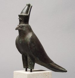 Horusfalke mit Doppelkrone