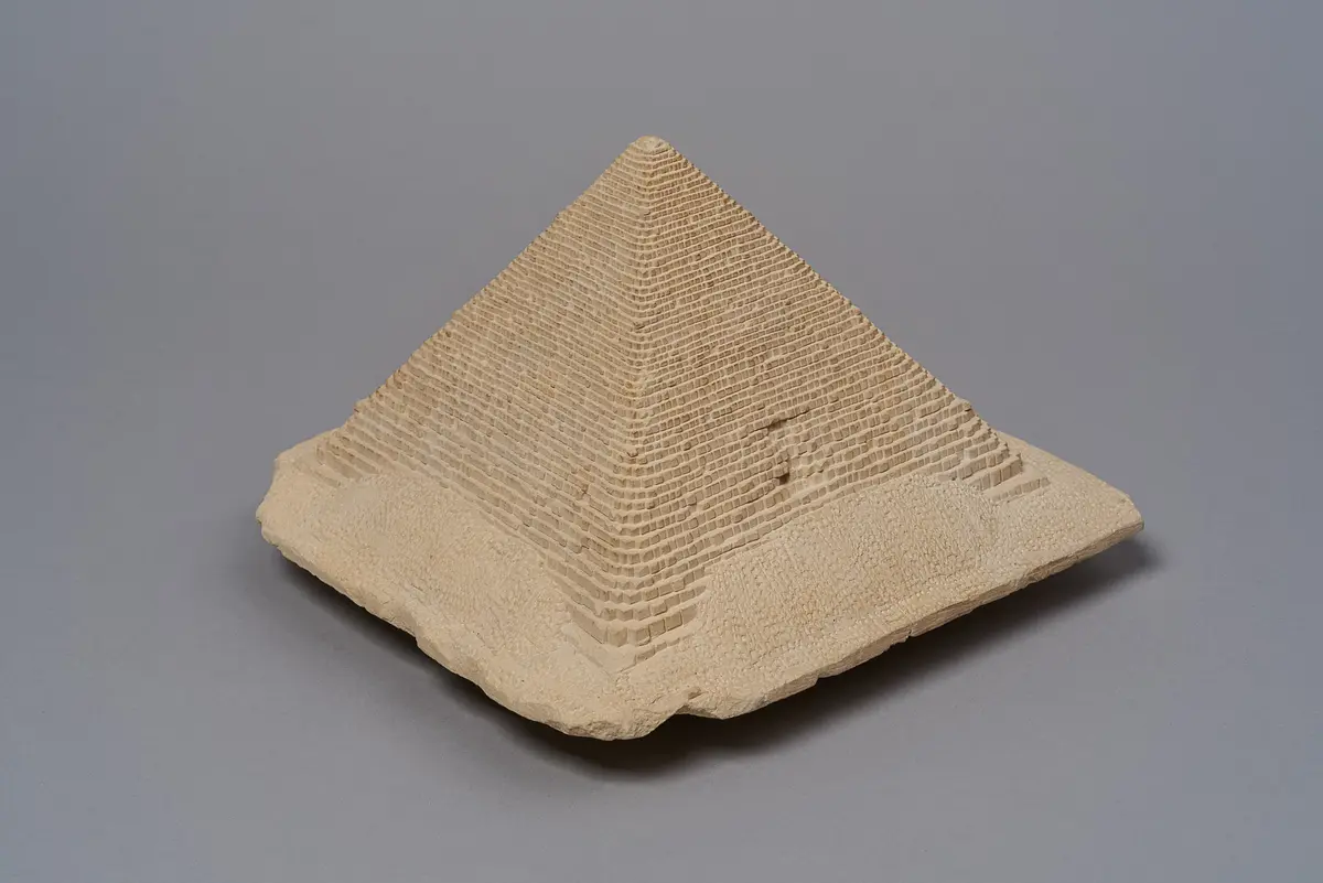Modell der Cheops-Pyramide