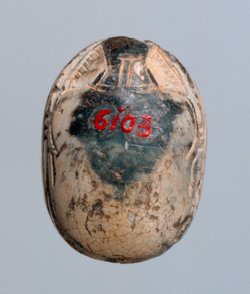 Skarabäus mit dem Namen Thutmosis' III.