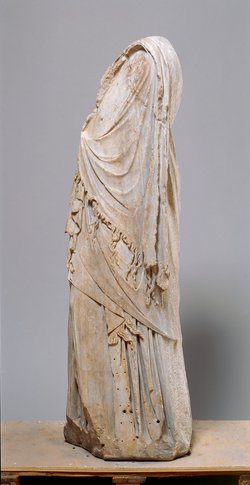 Weibliche Gewandstatue