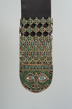 Vier Riemenzungen eines königlichen Pferdezeuges, so genannter Alhambra-Stil