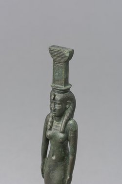 Göttin Nephthys, schreitend