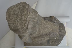 Sitzstatue der Göttin Sachmet