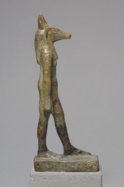 Gott Anubis, schreitend