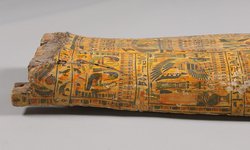 Deckel des mumienförmigen Innensarges des Anch-ef-en-mut
