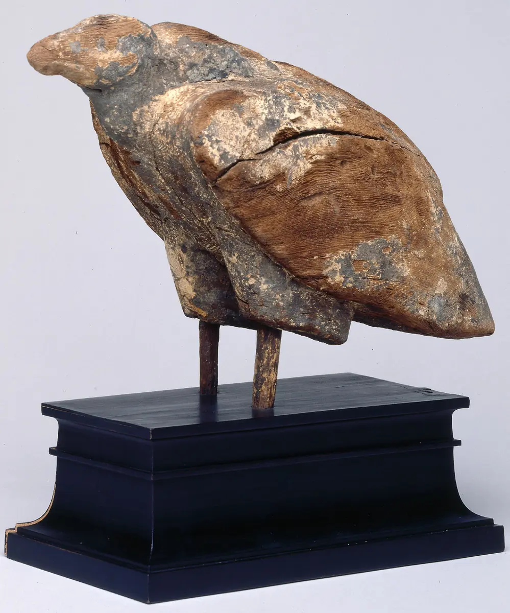 Figur eines stehenden Geiers