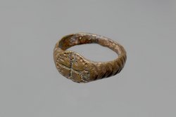 Fingerring mit Monogramm