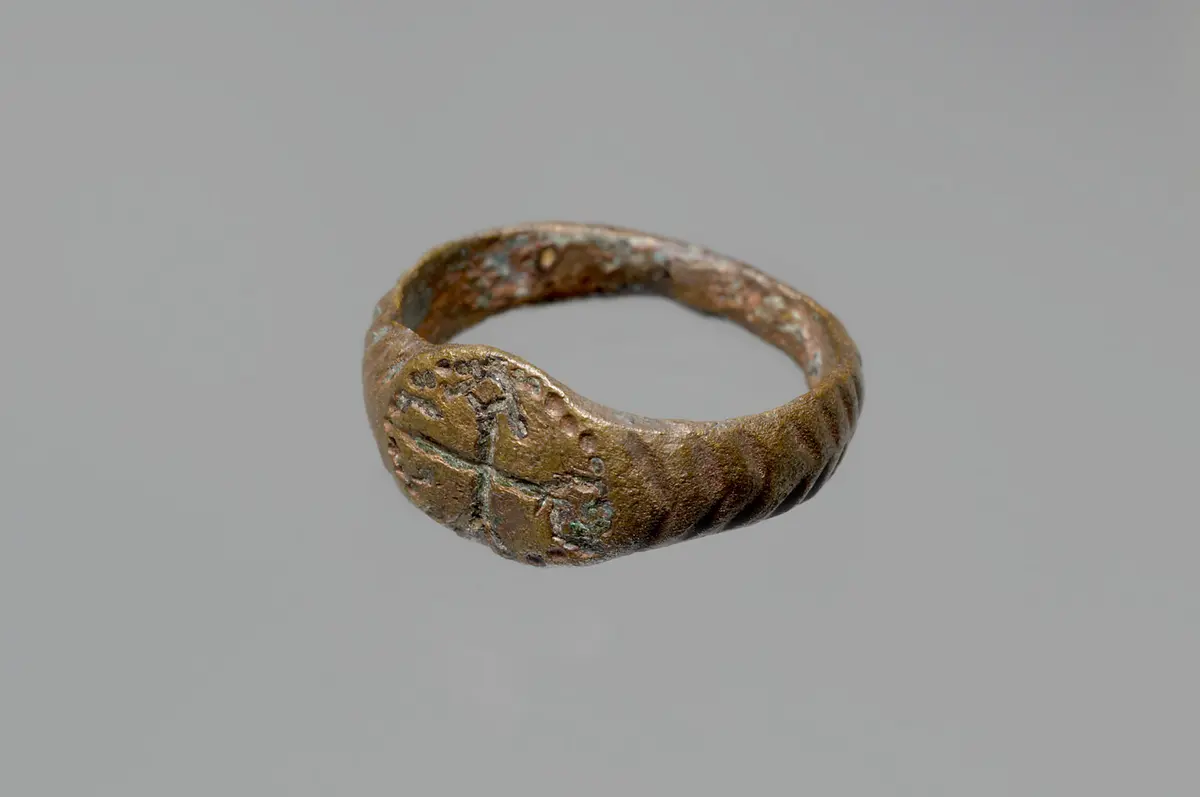 Fingerring mit Monogramm