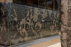 Sarkophag des Priesters Nes-schu-tefnut