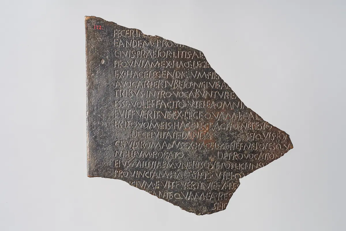 Tafelfragment mit Lex acilia repetundarum (VS) und Lex agraria (RS)
