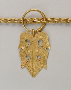Goldkette mit 52 Anhängern