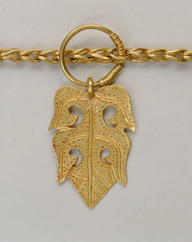 Goldkette mit 52 Anhängern