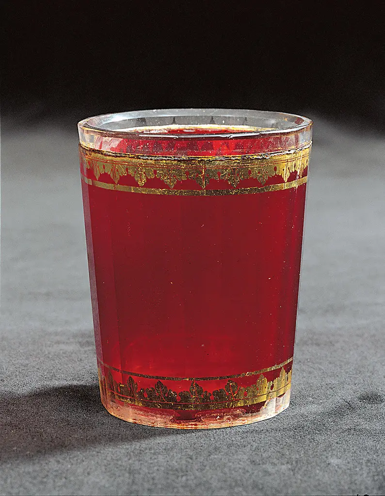 Zwischengoldbecher mit roter Wandung