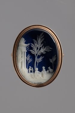 Ring mit Tempel und Staffage; Mikroschnitzerei