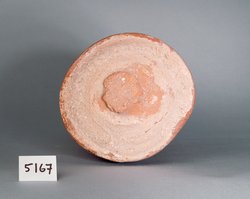 Ibismumie in kegelförmigem Tongefäß