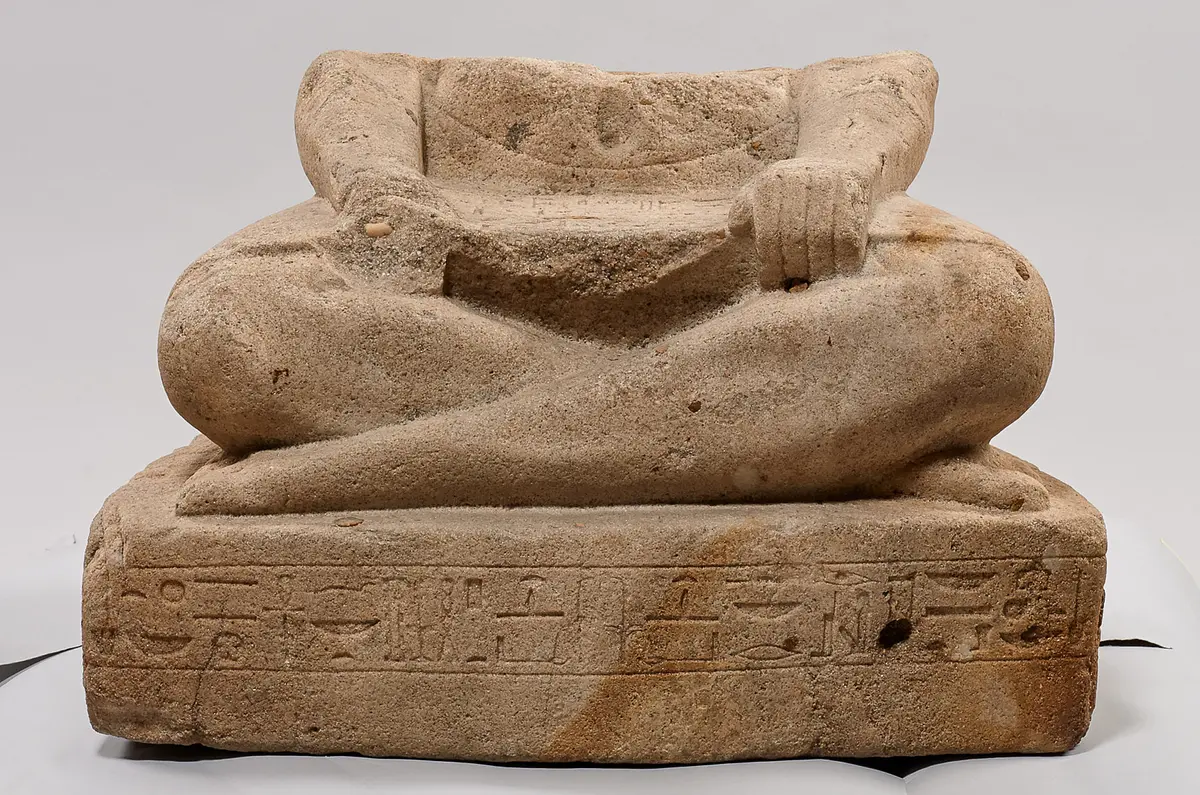 Unterteil einer Schreiberstatue des Her-wedja