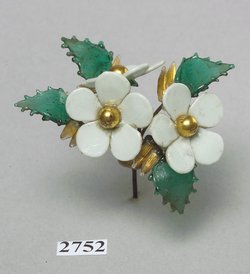Blumenbukett mit Erdbeerblüten aus Glas