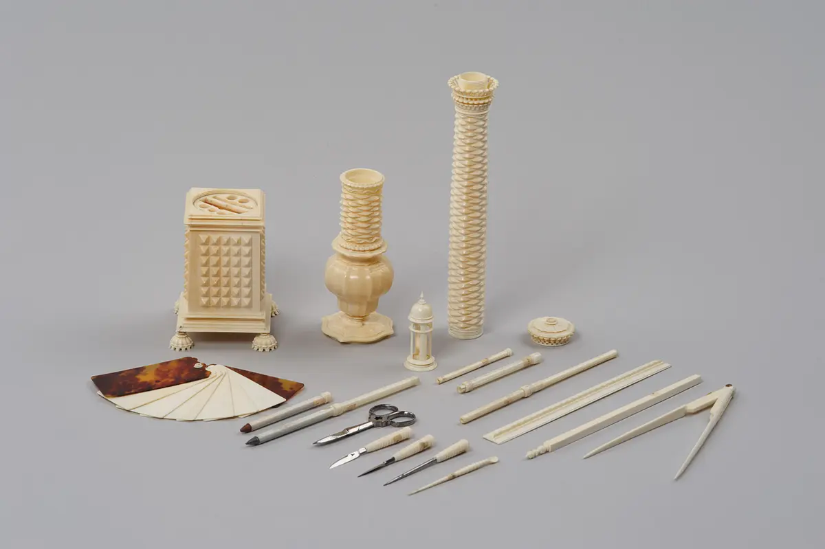 Notizbuch eines Schreibzeugs in Gestalt einer Säule