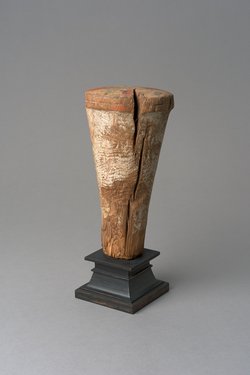 Modell eines kegelförmigen Gefäßes (?)