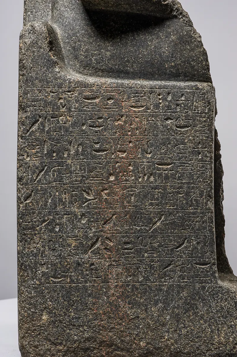 Fragment der Sitzstatue des Menu-nechet