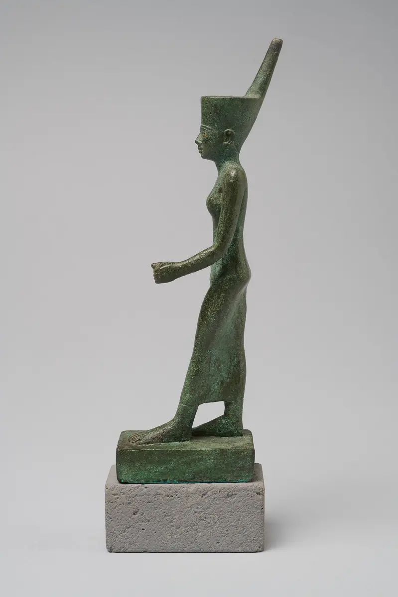 Stehende Göttin Neith