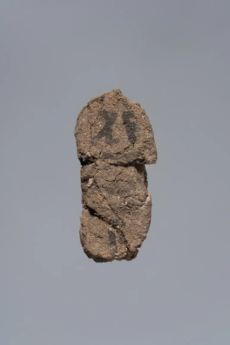 Ächtungsfigur mit Aufschrift